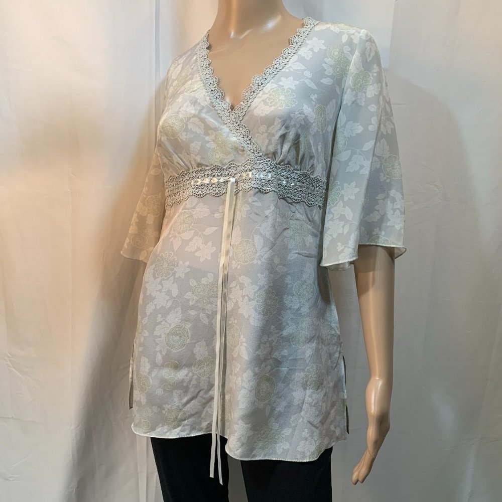 Intuitions SZ 4 Light Grey Print Silk Blouse